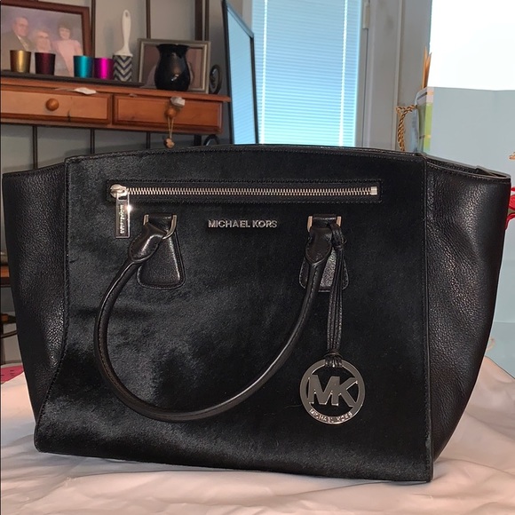 Michael Kors Handbags - NEW MK BLACK PURSE❗️❗️